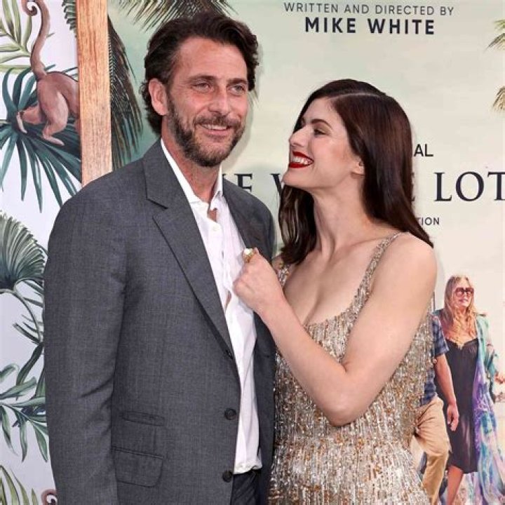 
Alexandra Daddario’s Boyfriends: List Of Men She Has Dated 