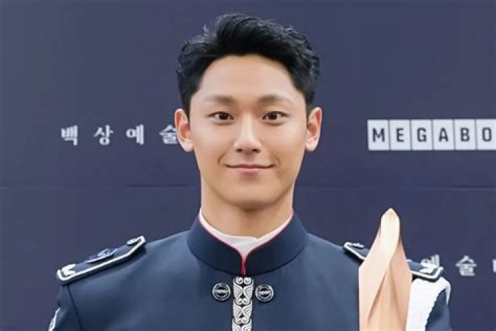 
Did Lee Do Hyun Go To The Military? 