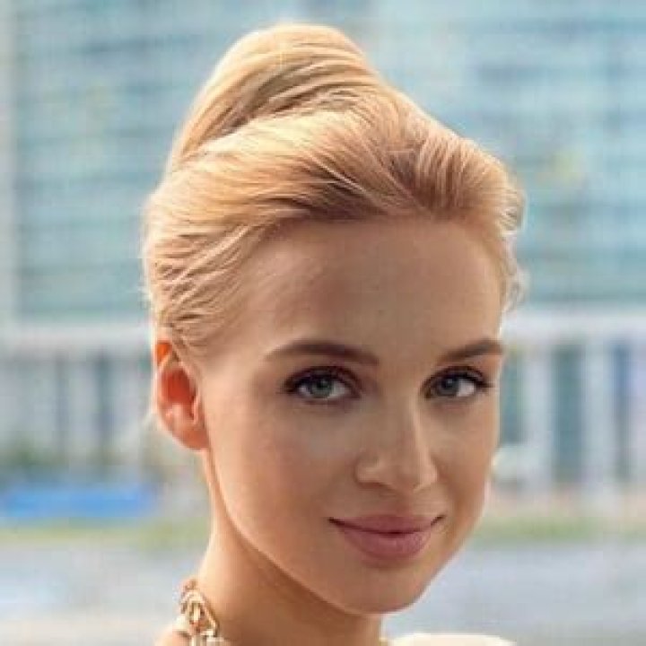 Dina Kalanta Height, Weight, Net Worth, Age, Birthday, Wikipedia, Who, Nationality, Biography