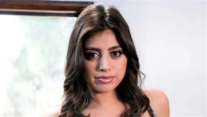 Ella Knox Height, Weight, Net Worth, Age, Birthday, Wikipedia, Who, Nationality, Biography