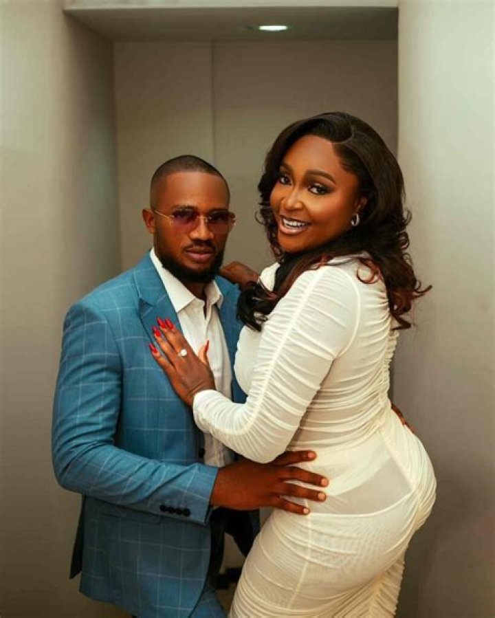 
Everybody Knows How Bimbo Ogbonna Breaks Bottle On Her Husband’s Head Daily- Blessing CEO Alleges. 