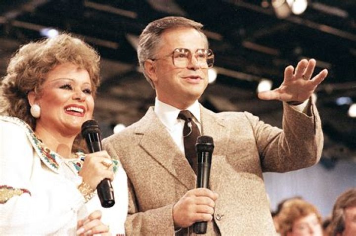 
Fans Speculate Jim Bakker Is Gay, Televangelist Affair Exposed 