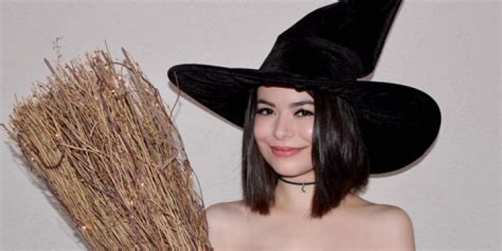 “iCarly” star Miranda Cosgrove Wiki: Lil Pump, Net Worth, Arrested, Sister, Boyfriend