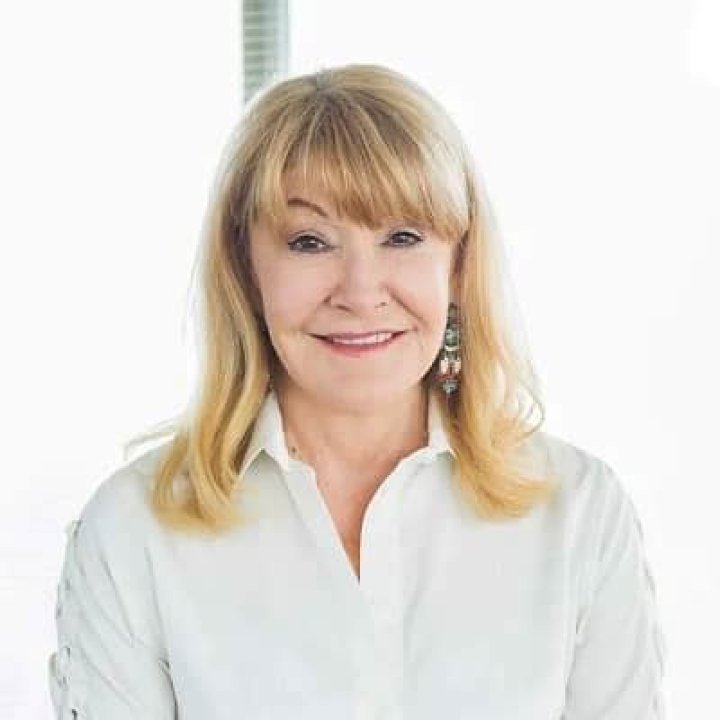 
Louise Deschatelets Height, Weight, Net Worth, Age, Birthday, Wikipedia, Who, Nationality, Biography 