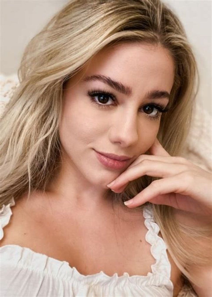 
Lululuvely Height, Weight, Net Worth, Age, Wiki, Who, Instagram, Biography 