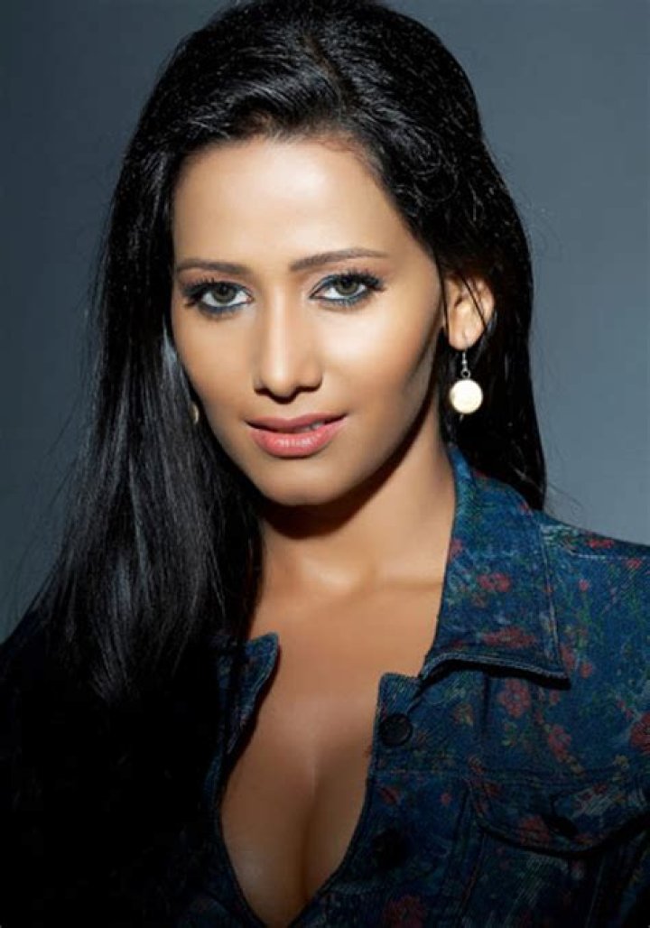 Sanjana Singh Height, Weight, Net Worth, Age, Birthday, Wikipedia, Who, Nationality, Biography