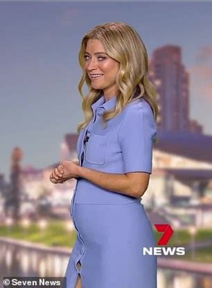 
Seven Network Weather Girl Amelia Mulcahy Appears on TV Everyday and Viewers Wonder If She Pregnant 