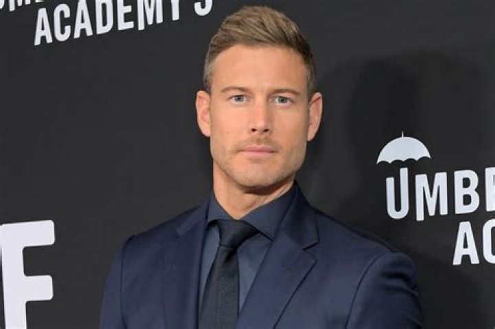 Tim Hopper Height, Weight, Net Worth, Age, Birthday, Wikipedia, Who, Nationality, Biography