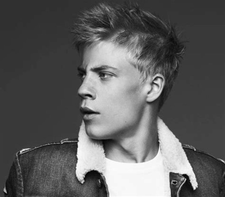 
Tom Taylor Height, Weight, Net Worth, Age, Birthday, Wikipedia, Who, Instagram, Biography 