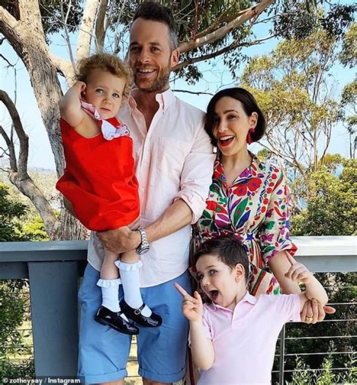 
Who are Hamish Blakes Parents? Hamish Blake Biography, Parents Name, Nationality and More 