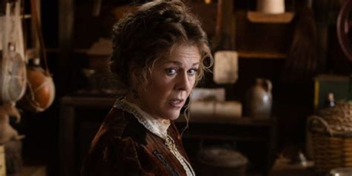Who Is Carolyn? Is Rita Wilson in 1883?